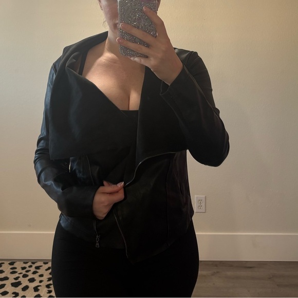 Express Women's Black Leather Jacket - Picture 5 of 7